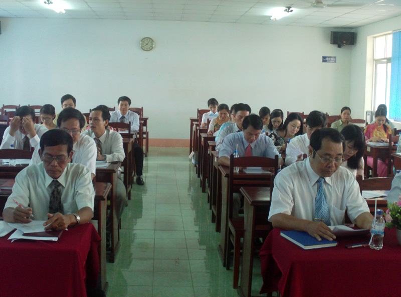 Kiểm điểm 33 lãnh đạo xã do... trốn học - Hình 1