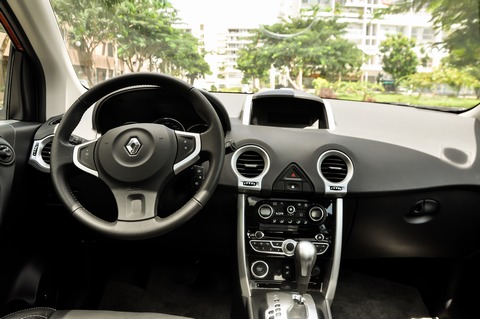 Koleos 2012 tại Việt Nam: Rào cản về giá - Hình 3