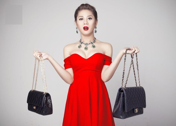 Lâm Chí Khanh lần đầu khoe vòng 1 hấp dẫn - Hình 1