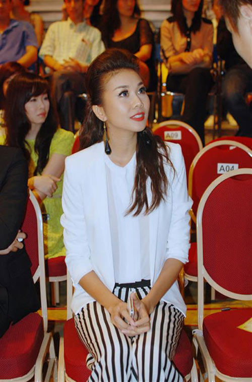 Mỹ nhân Việt cực mốt với blazer trắng - Hình 6