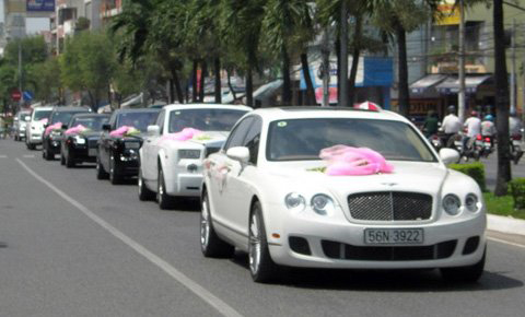 Những dàn xe cưới khủng nhất Việt Nam 2012 - Hình 5