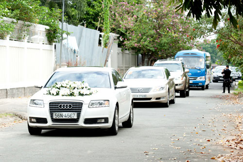 Những dàn xe cưới khủng nhất Việt Nam 2012 - Hình 2