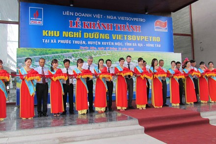 Phát triển kinh tế gắn liền với bảo vệ biển đảo quốc gia - Hình 1