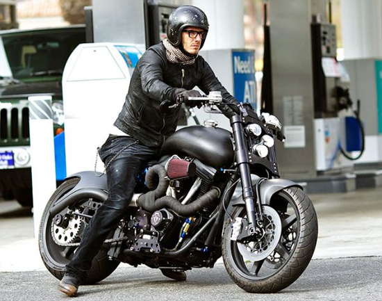 Tom Cruise, Brad Pitt và David Beckham đọ dáng với xế độ - Hình 5