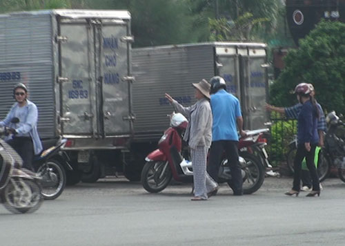 Vật vã trong vòng vây cò vé tàu Tết - Hình 3