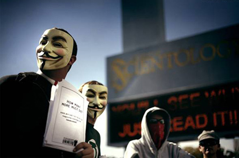 3 teen Anonymous bị cảnh sát truy đuổi - Hình 1