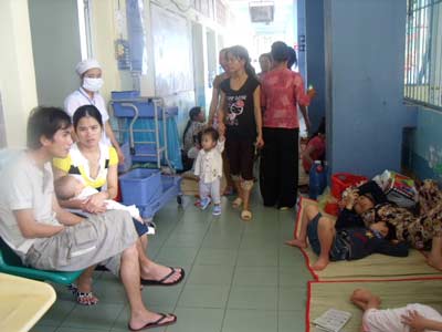 9 trẻ tử vong, bệnh tay chân miệng lại nóng - Hình 1