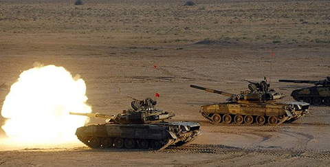 Ấn Độ tập trận lớn gần biên giới Pakistan - Hình 1