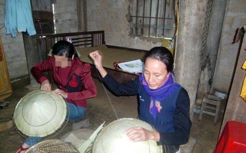 Gia cảnh khốn khó của nữ sinh bị làm nhục - Hình 2