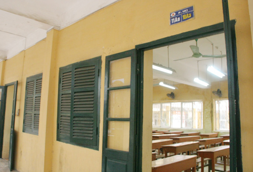 Hà Nội: Trường THPT Kim Liên sập trần, 1 học sinh vào viện - Hình 1