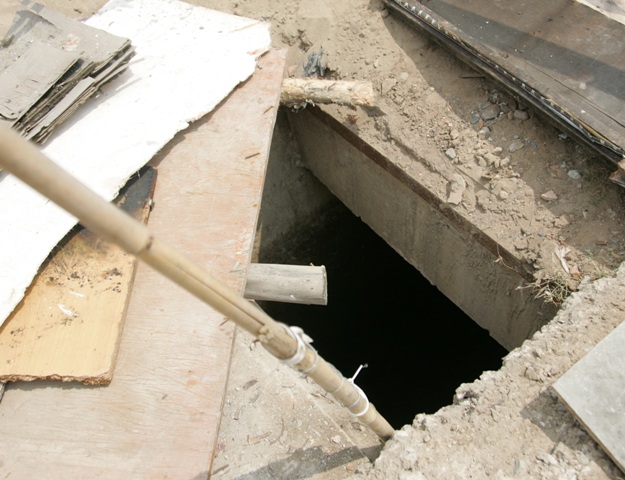 Lọt hố công trình, một phụ nữ tử vong - Hình 1