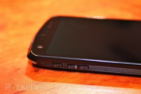 MWC 2012: Trên tay smartphone lõi tứ bí ấn của Fujitsu - Hình 6