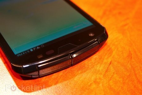 MWC 2012: Trên tay smartphone lõi tứ bí ấn của Fujitsu - Hình 5