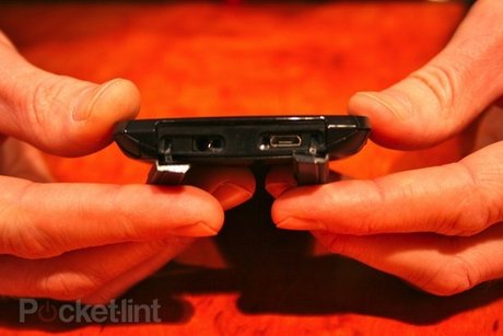 MWC 2012: Trên tay smartphone lõi tứ bí ấn của Fujitsu - Hình 12