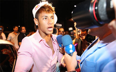 Người đẹp bốc lửa ở lễ sinh nhật của Neymar - Hình 7