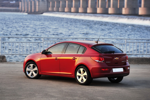 Chevrolet Cruze Station Wagon: Rộng rãi và thực dụng hơn - Hình 1