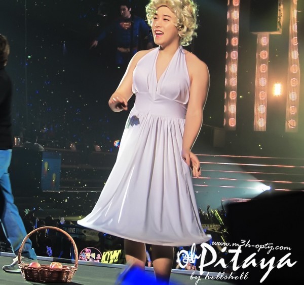 Những hình ảnh khó đỡ của SuJu tại Super Show 4 - Hình 4
