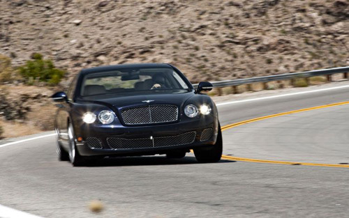 Khám phá xế Bentley giá chục tỉ đồng của bầu Kiên - Hình 3
