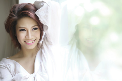 Pha Lê buông hờ vai trần trong album mới - Hình 2