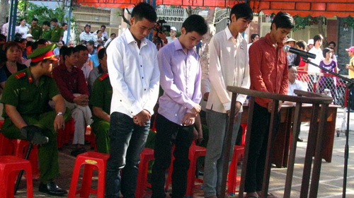 Xử tù 4 quái xế đua xe - Hình 1