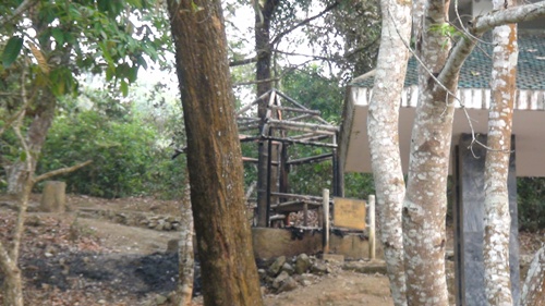Cháy tại khu di tích Mường Phăng, thiêu rụi lán tiền tiêu - Hình 1