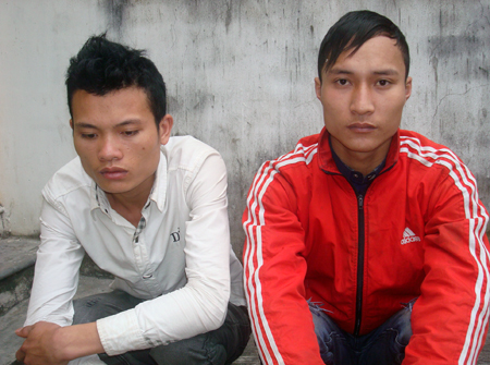 Đến chơi nhà người yêu, tranh thủ ăn trộm của hàng xóm - Hình 1