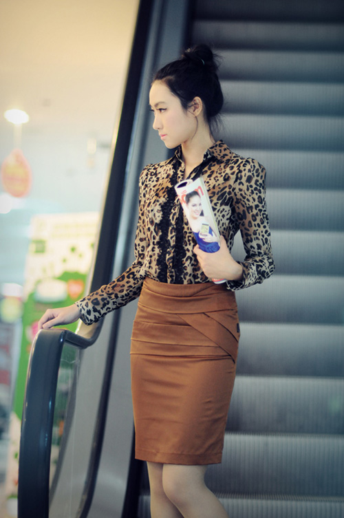 Diện chân váy bút chì đẹp cho nàng công sở - Hình 2