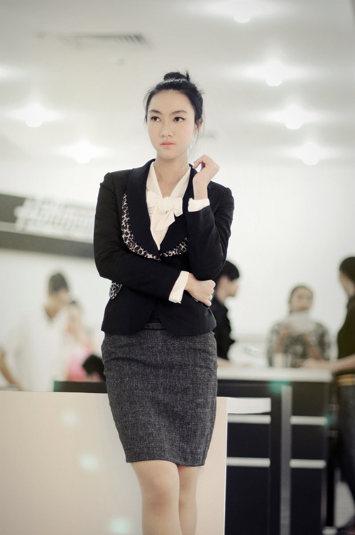 Diện chân váy bút chì đẹp cho nàng công sở - Hình 6