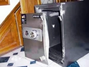 Hà Nội: Lại đột nhập, phá két và lấy đi 1,7 tỷ đồng - Hình 1