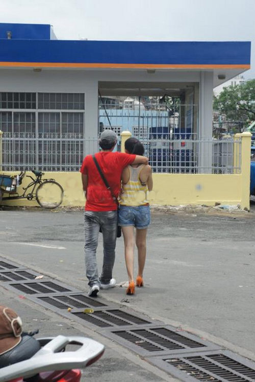 Huy Khánh tình tứ bên tình yêu mới - Hình 7