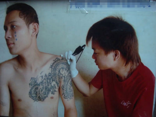 Vinh Râu Hình xăm không làm mất đi giá trị của con người