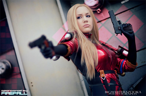 Những pô ảnh ấn tượng của nữ hoàng cosplay Mỹ - Hình 3