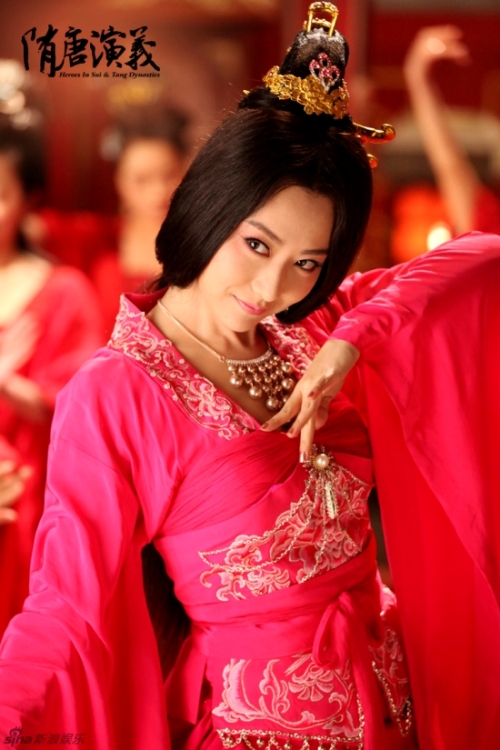 Họa bì 2012: Lâm Tâm Như cố né nhưng vẫn đụng Triệu Vy - Hình 5