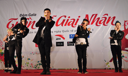 Nóng bỏng bài diễn của fan nữ K-pop cuồng nhiệt - Hình 1