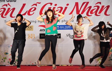 Nóng bỏng bài diễn của fan nữ K-pop cuồng nhiệt - Hình 4