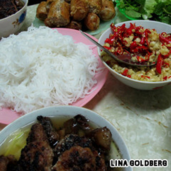 Hà Nội lọt top 10 thiên đường ẩm thực đường phố của Châu Á - Hình 1