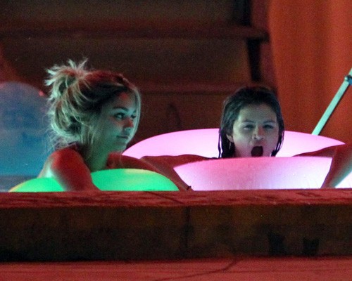 Spring Breakers tiếp tục bôi xấu hình tượng của Selena, Vanessa - Hình 17