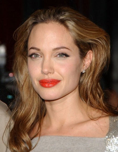 Angelina Jolie's hairstyle through the ages - Picture 10