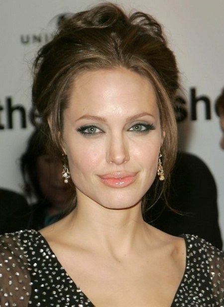 Angelina Jolie's hairstyle through the ages - Picture 11