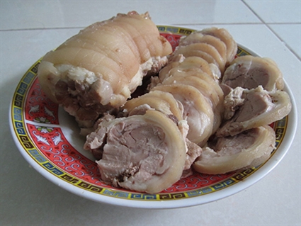 Chân giò nhồi thịt - món lạ mà quen - Hình 1