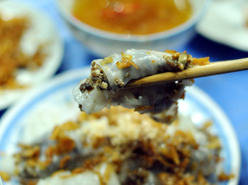 Đến Hàng Bồ ăn bánh cuốn thịt gà - Hình 4