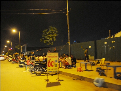 Hà Nội: Quán xá &'băm nát' vỉa hè về đêm - Hình 7