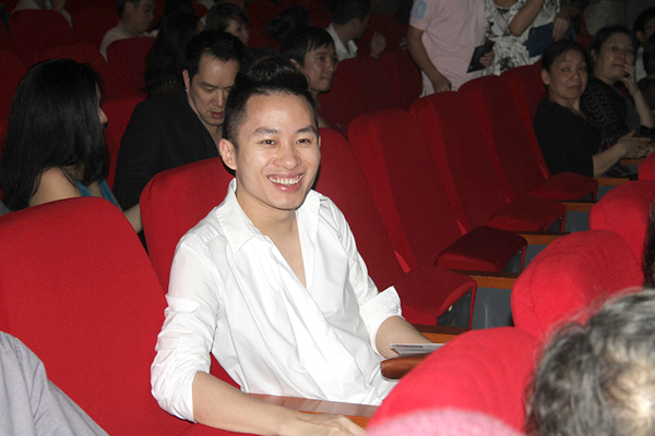 Huy MC bất ngờ đưa vợ mới về nước - Hình 2
