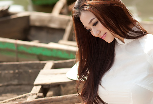 Khánh My ngã xuống sông vì chụp ảnh áo dài trên ghe - Hình 11