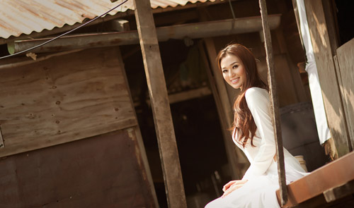 Khánh My ngã xuống sông vì chụp ảnh áo dài trên ghe - Hình 10