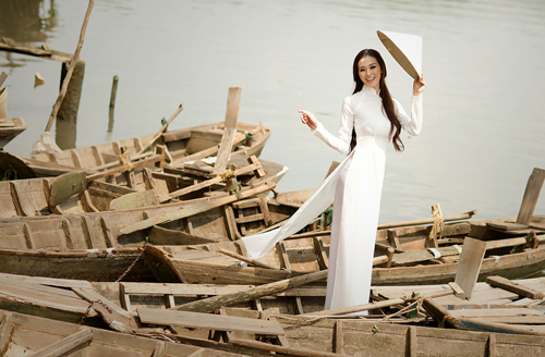 Khánh My ngã xuống sông vì chụp ảnh áo dài trên ghe - Hình 6