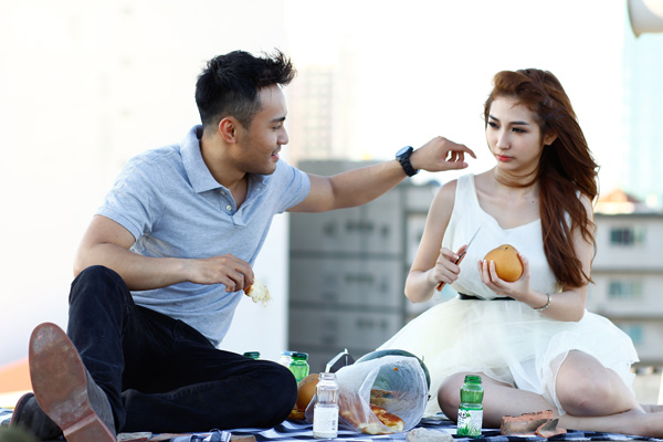 Khổng Tú Quỳnh vui vẻ bên tình mới - Hình 2