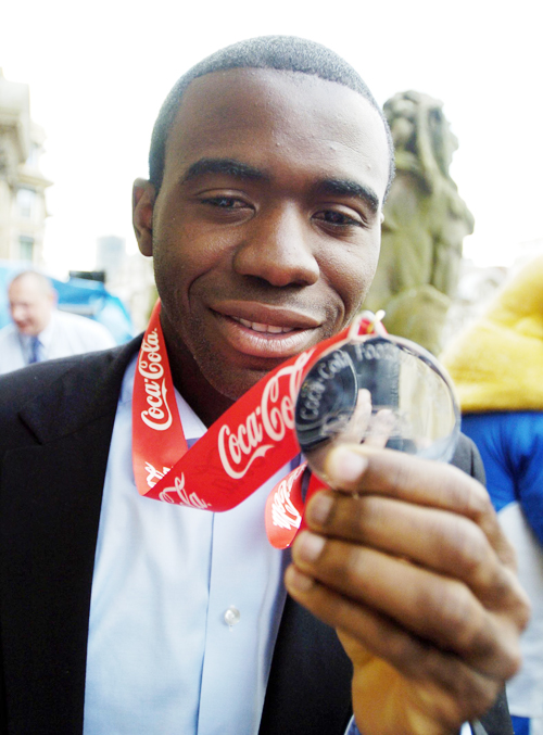 Muamba thấy gì bên kia thế giới? - Hình 1