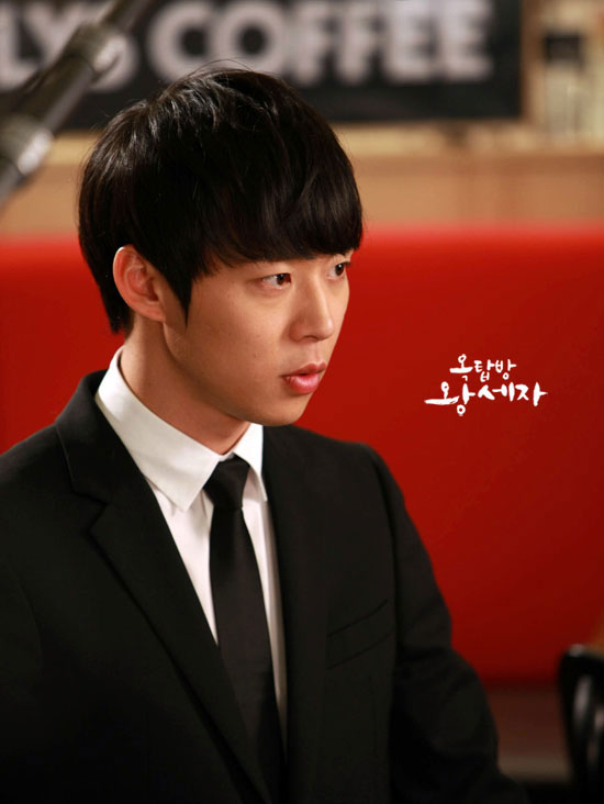 Han Ji Min chủ động khóa môi Thái tử Yoo Chun tại gác mái - Hình 14