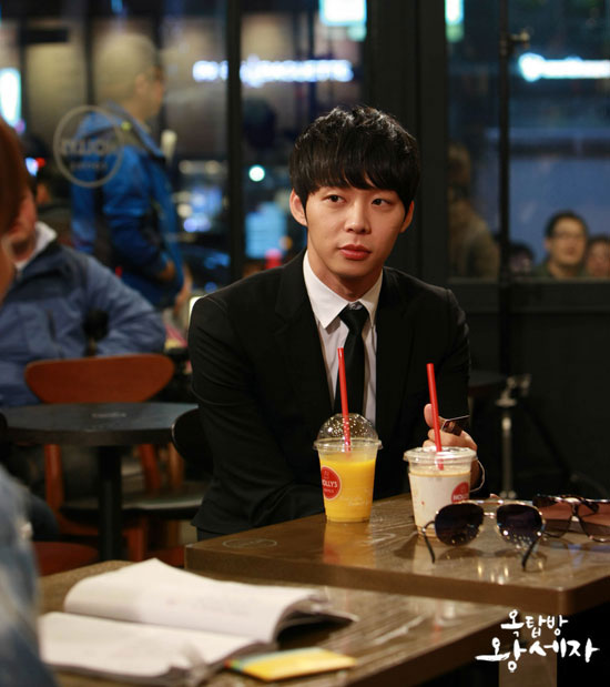 Han Ji Min chủ động khóa môi Thái tử Yoo Chun tại gác mái - Hình 13